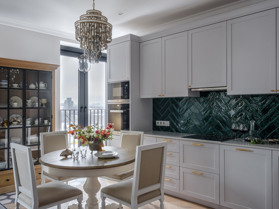 Стильная, светлая кухня-столовая