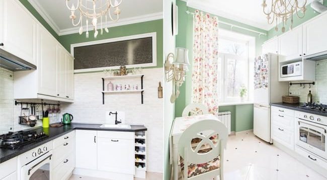 Кухня в английском стиле с шторами в розу