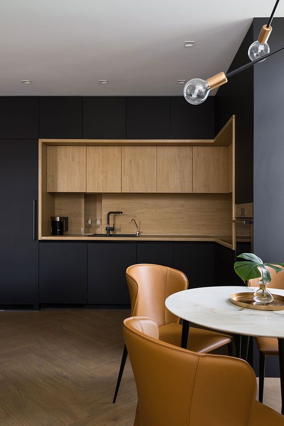 Черно-коричневый гарнитур 