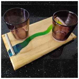 Разделочная доска со смолой