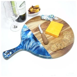 Разделочная доска с эпоксидной смолой